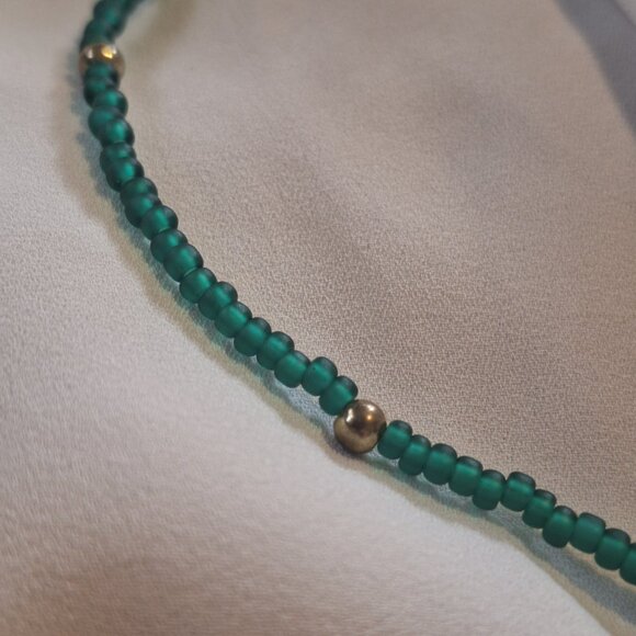 Artisan Made Soft Beaded Amethyst Stone Chip Green and Gold Choker Necklace - Picture 4 of 6